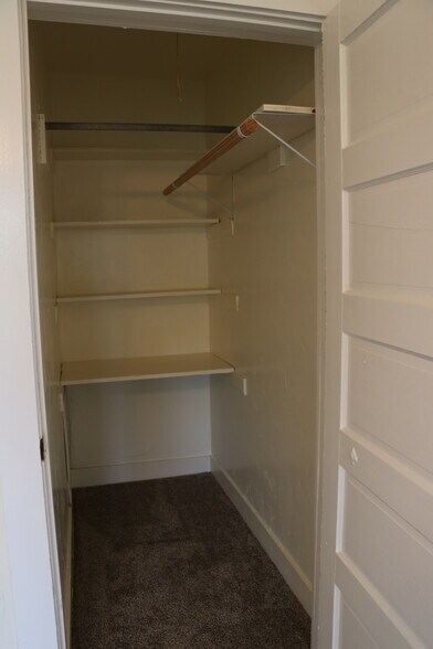 Building Photo - 521 E Merriman St