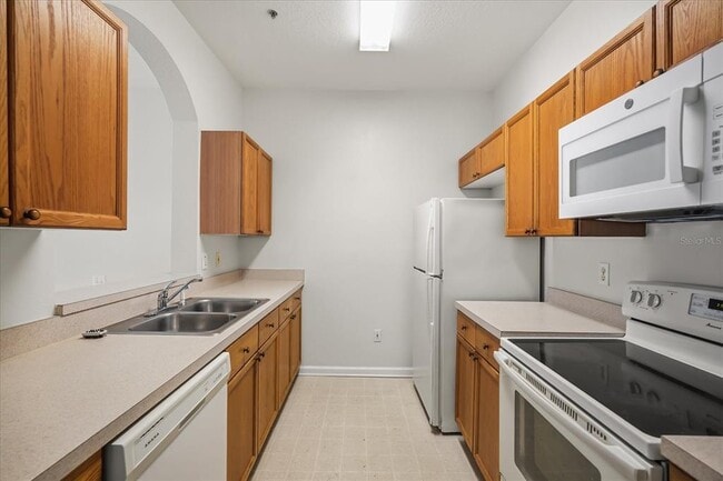 Building Photo - 8101 Coconut Palm Way