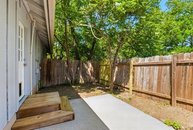 Building Photo - 2600 Brickford Cove