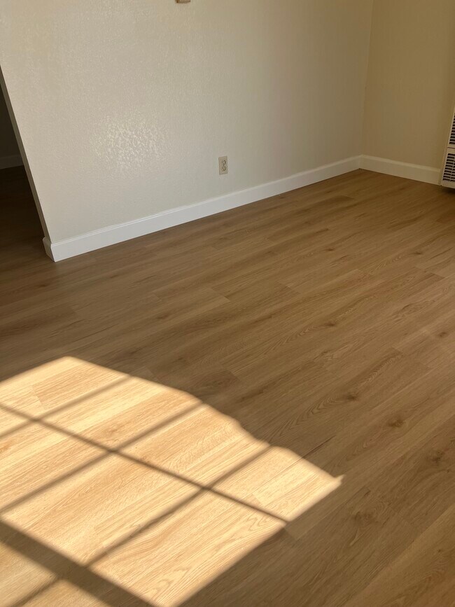 Building Photo - 2225 E 14th St