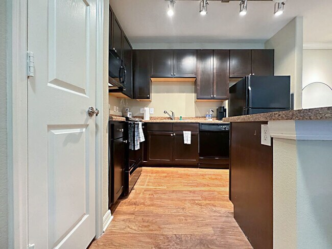 Building Photo - 1770 Bearberry Cir