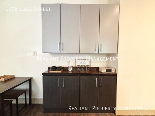 Building Photo - 1006 Eliza St