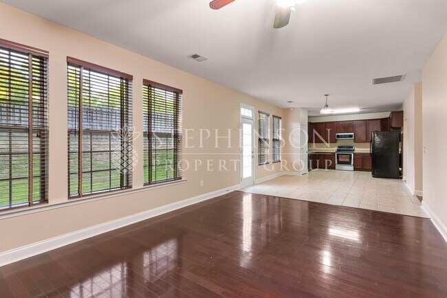 Building Photo - 405 Abbeydale Way