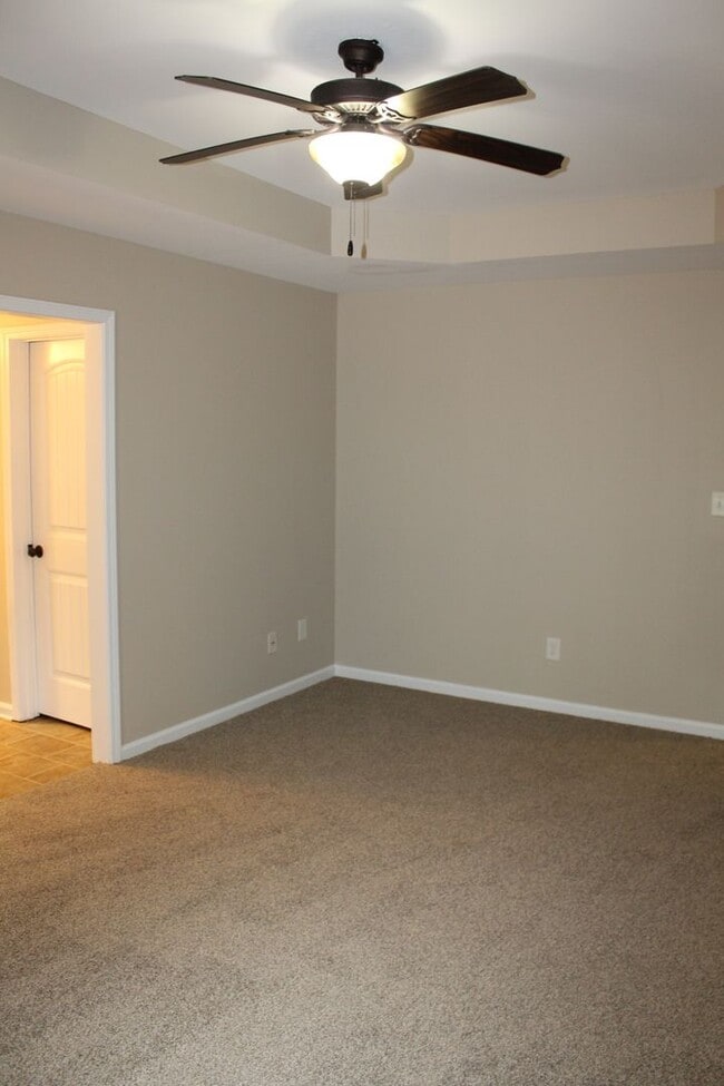 Building Photo - 3 Bed/2 Bath Home - 10 minutes to SJAFB!