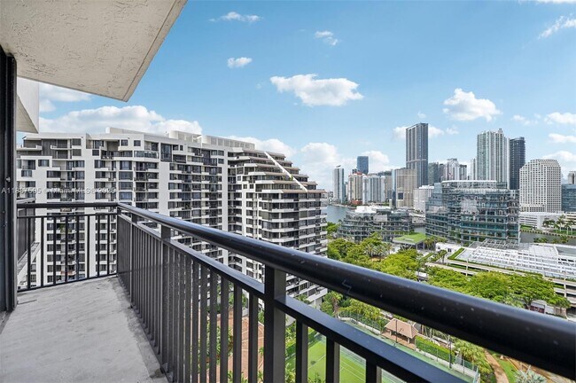 Building Photo - 540 Brickell Key Dr