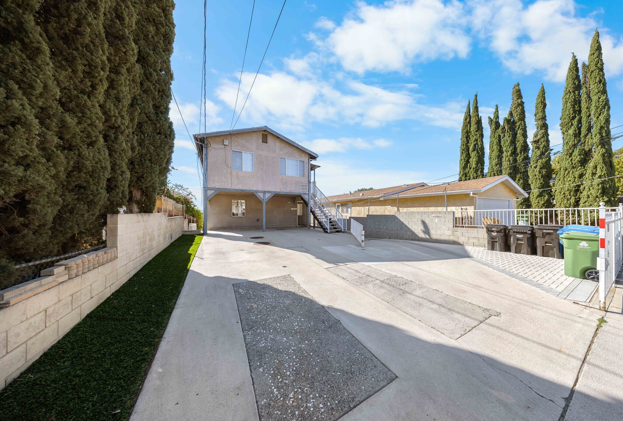 Building Photo - 10225 Fernglen Ave