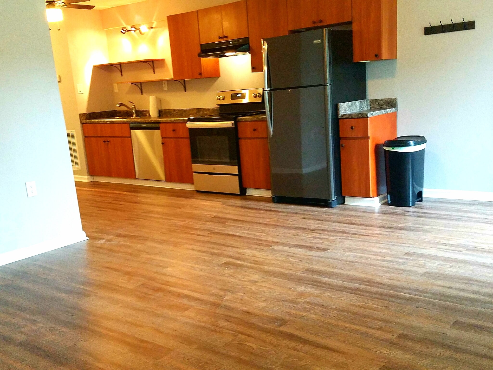 Kitchen - 317 Burnett Station Rd