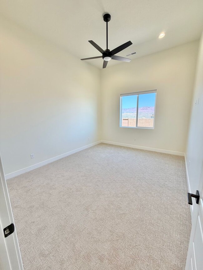 Building Photo - Beautiful Single-Level Home with Trail Access & Stunning Views!!! Pet Friendly!