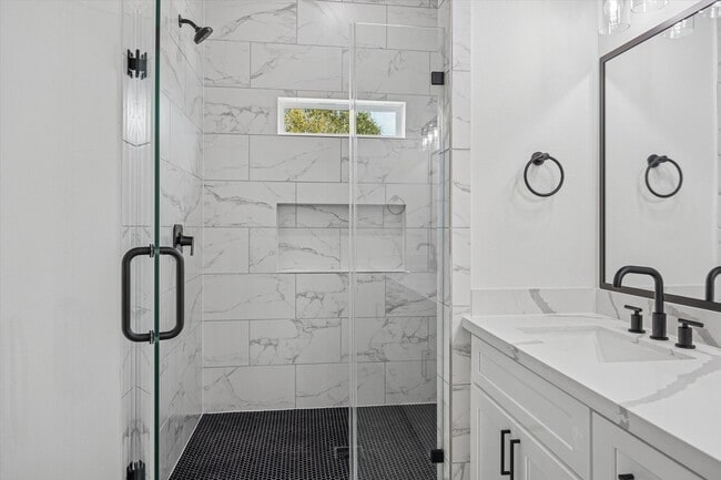 Building Photo - 6644 Lozier St