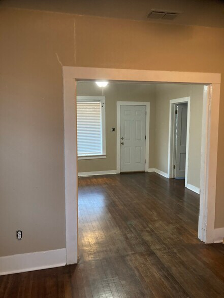 Building Photo - 710 Jeanette St