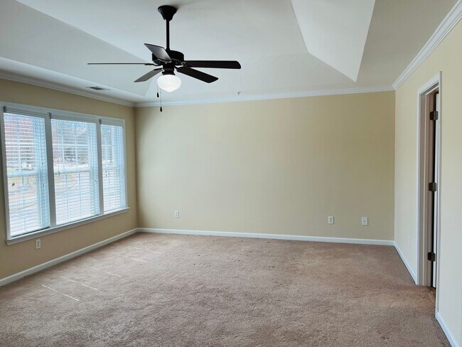 Building Photo - Wow! 3 bedroom 2.5 bathroom home in Newnan, 2100 plus sqft, 2 car garage, huge rooms, must see!