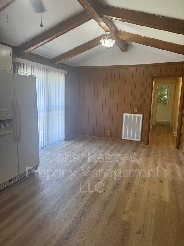 Building Photo - 3004 Lytle Dr