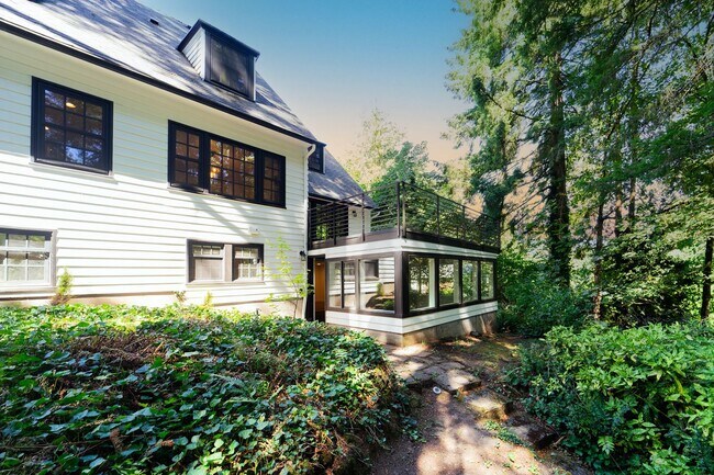 Building Photo - Luxurious Portland Heights home tucked away on a private street on nearly half an acre.