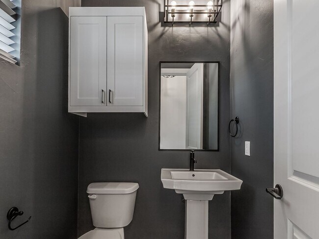 Building Photo - Beautiful New Construction Home in Edmond/...
