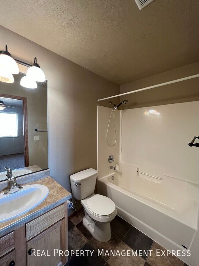 Building Photo - 3604 W 93rd St