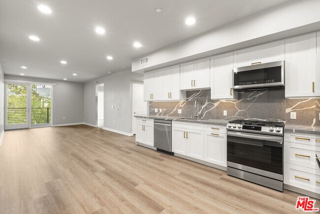 Building Photo - 7428 Santa Monica Blvd