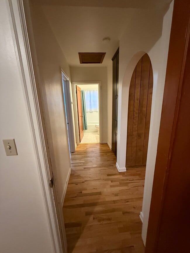 Building Photo - 355 N Cheyenne St