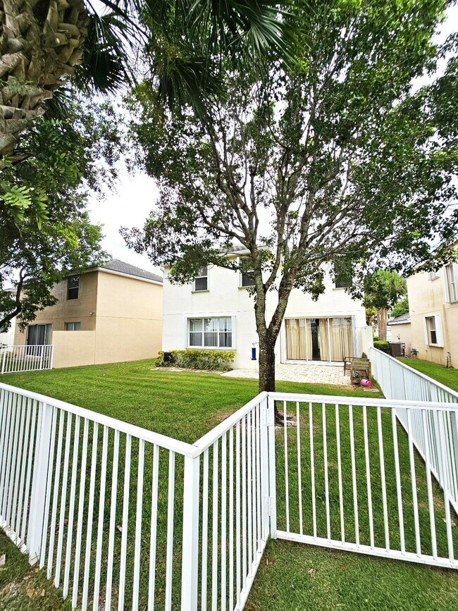 Building Photo - 169 Berenger Walk