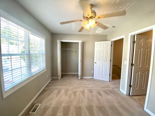 Building Photo - 2 Bedroom Townhome in Jacksonville