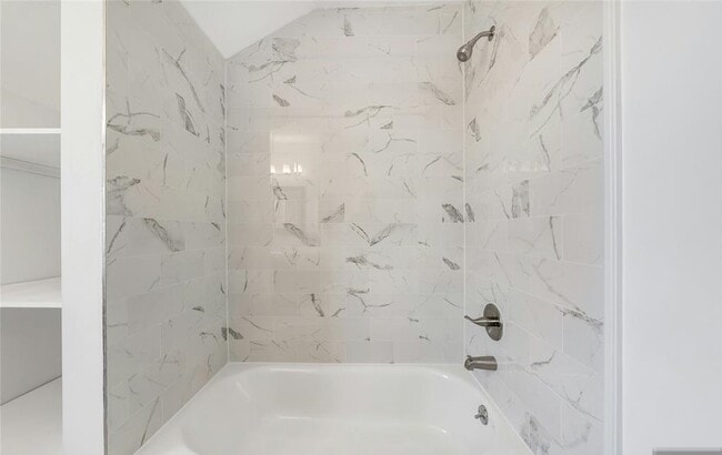 Building Photo - 425 Hancock Pl