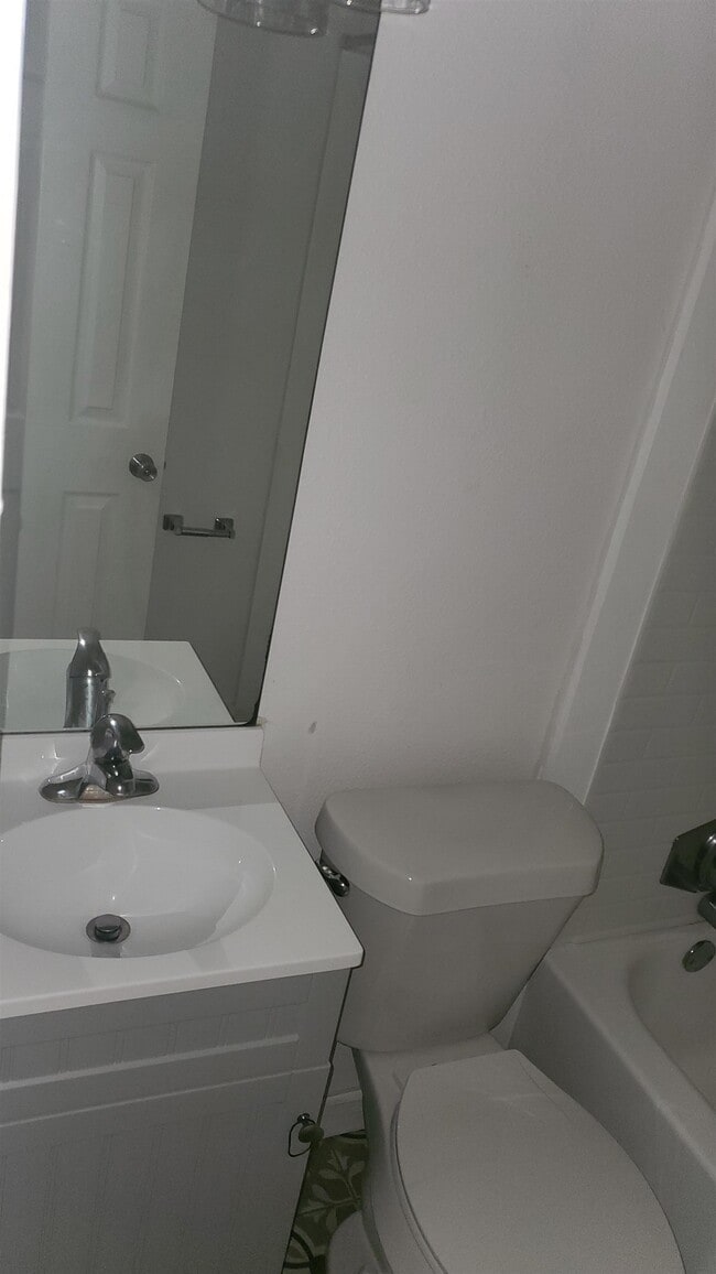 Building Photo - 543 Okaloosa St