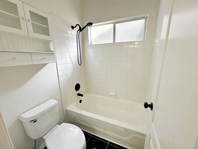 Building Photo - SINGLE STORY 3 BEDROOM IN NORTHWEST CENTEN...