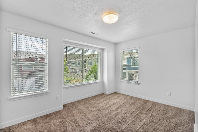 Building Photo - 4287 Golden Grv