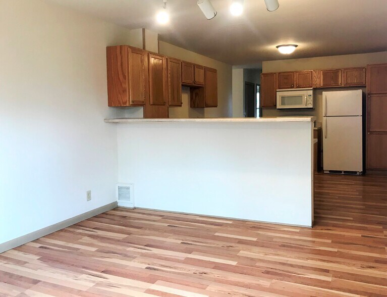Building Photo - 1305 Temkin Ave