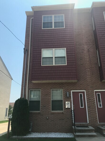 Building Photo - 240 Lauriston St