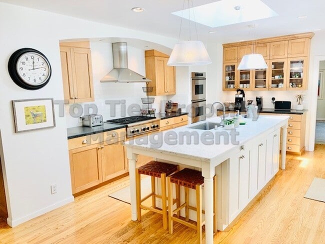 Building Photo - Stunning 4 Bed/3 Bath (plus Office), 3,230 Sqft single-family house at end of cul-de-sac and on l...