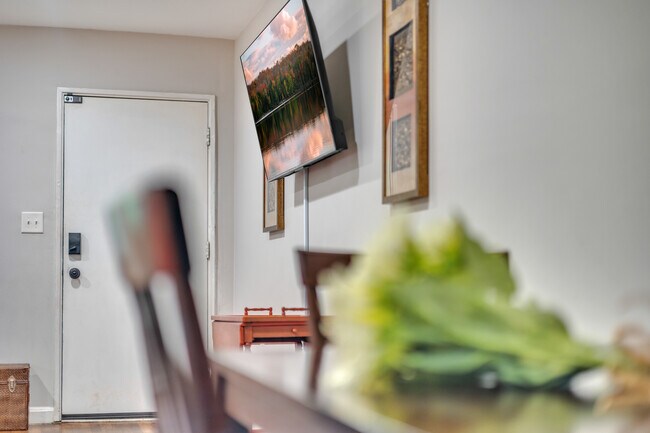 Building Photo - 2160 Lenox Rd NE