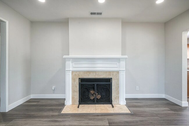 Building Photo - 197 Twin Oaks Cir