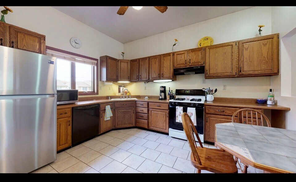 Building Photo - 2115 Ivy Ct