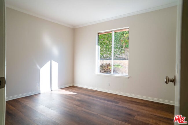 Building Photo - 233 Longfellow St