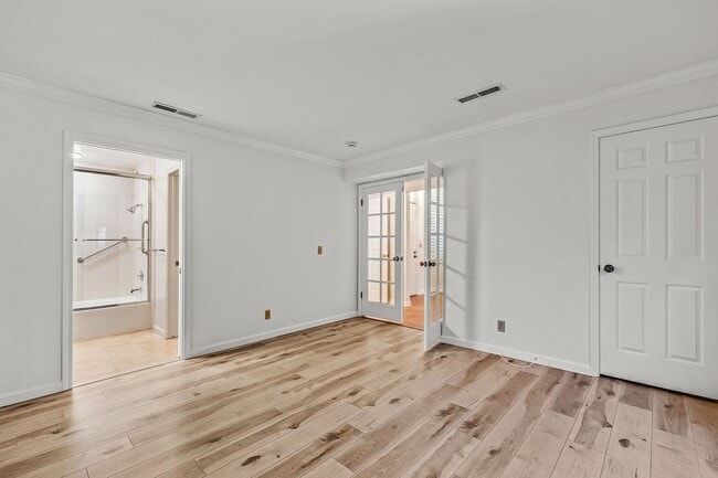 Building Photo - Beautiful Townhome in the Heart of Pleasanton