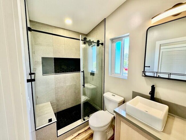 Building Photo - Welcome to this stunning 1 bedroom, 1 bathroom ADU in the highly desirable Bay Park community!