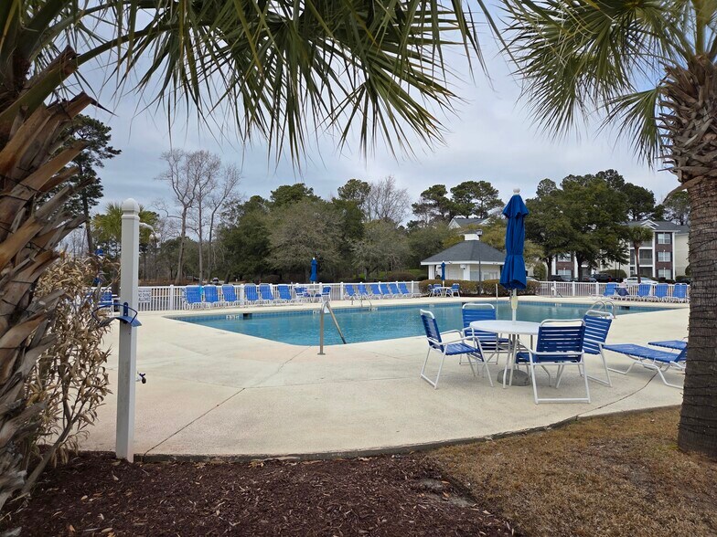 Building Photo - 1258 River Oaks Dr