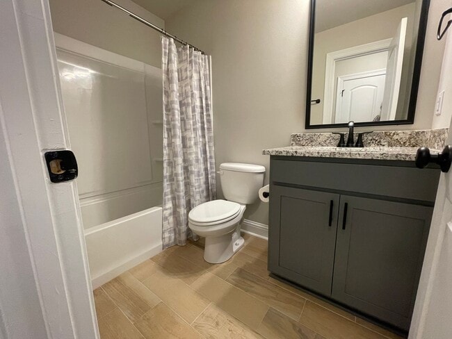 Building Photo - Newer Home in Legacy Pointe Subdivision in...