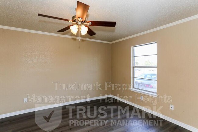 Building Photo - 501-502 Root Ave