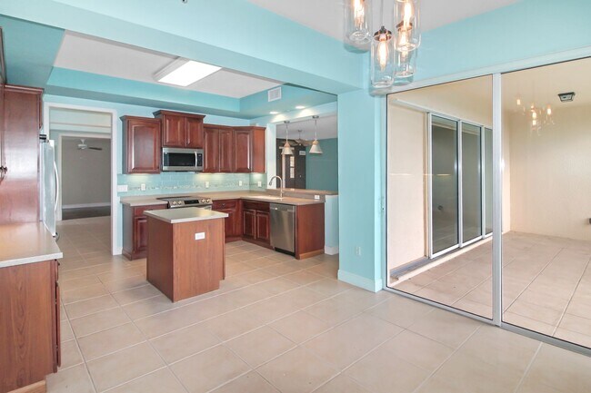 Building Photo - Sarasota National Annual Condo for Rent