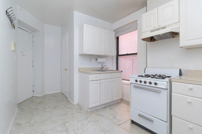 Building Photo - 215 B E 95th St