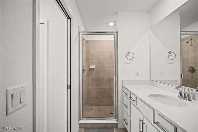 Building Photo - 15285 Grn Acrs Ave