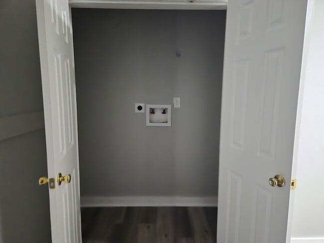 Building Photo - 123 Walnut St