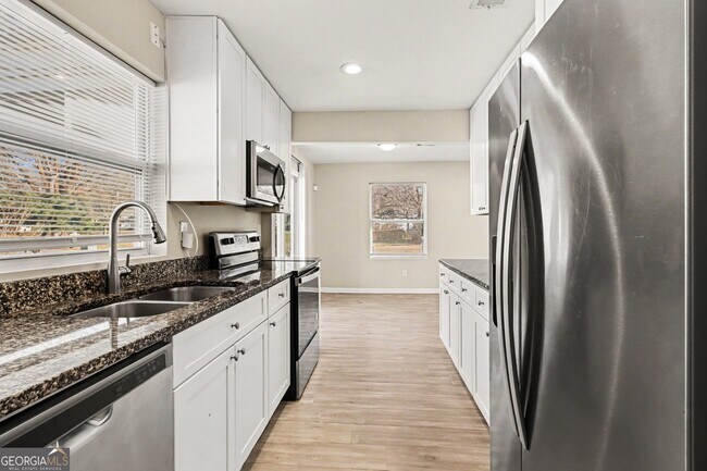 Building Photo - 2117 Blayton Ln SE