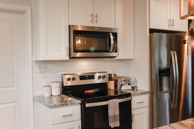 Building Photo - Stylish 3-Bed Brick Home in Central VB!