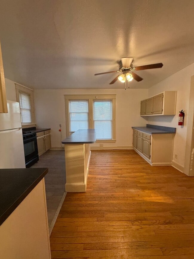 Building Photo - 129 N St Louis Blvd