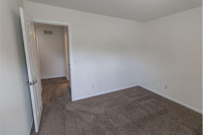 Building Photo - 3300 E St Charles Rd