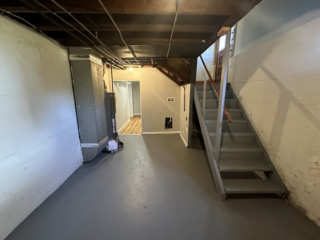 Building Photo - 2108 Oxford St