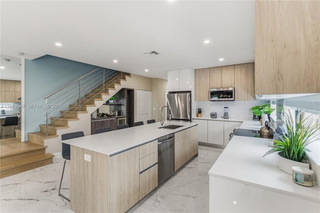 Building Photo - 809 SW 10th Terrace