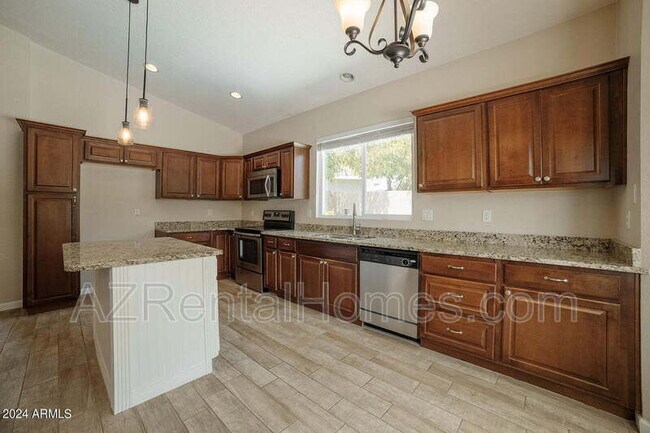 Building Photo - 16023 N 48th Pl